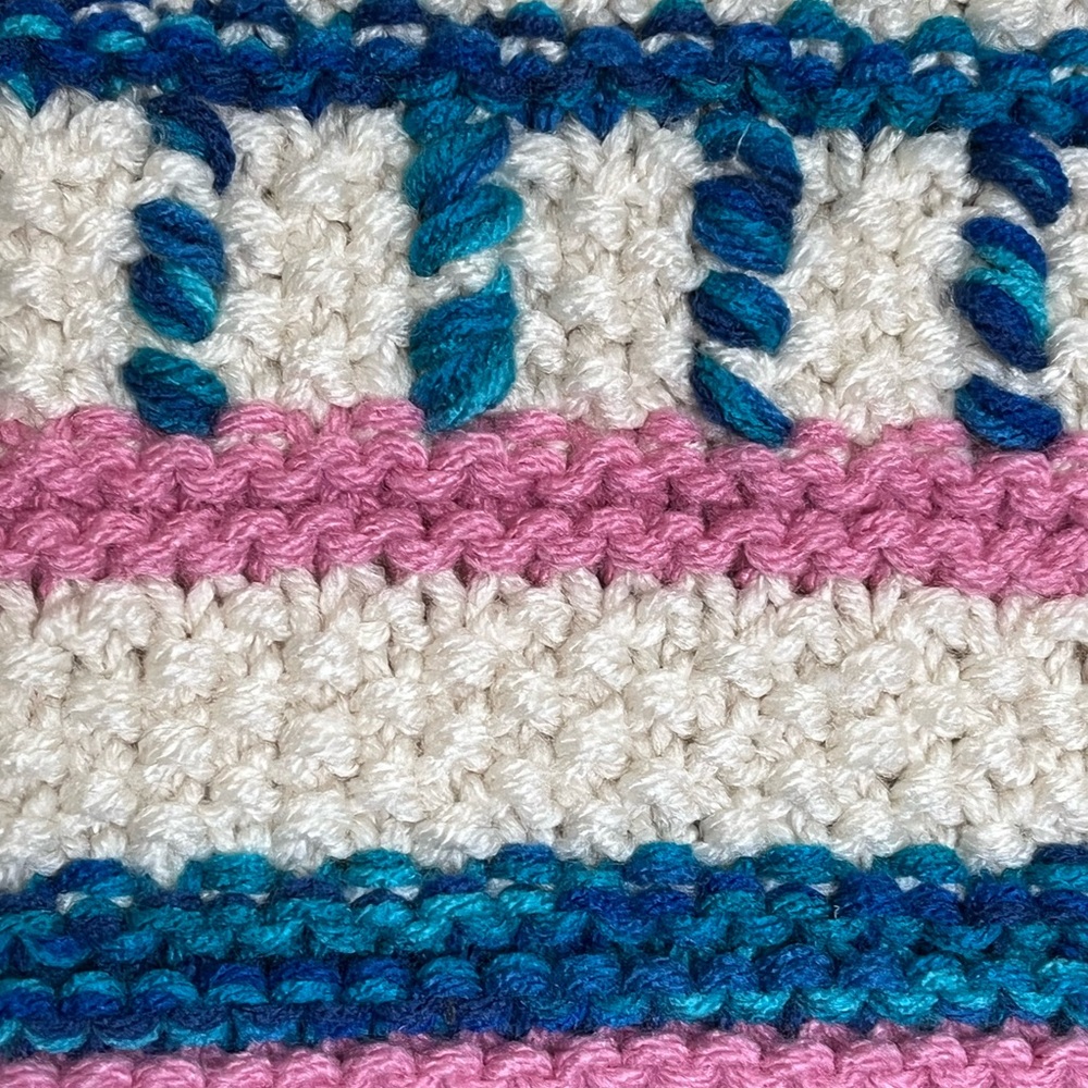 Knitted wall hanging. - Picture 4 of 4